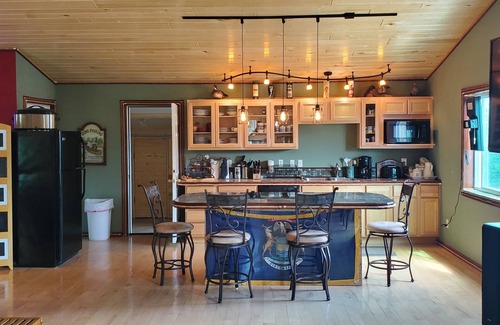 De Tour Village Casa | Cast- A-Ways