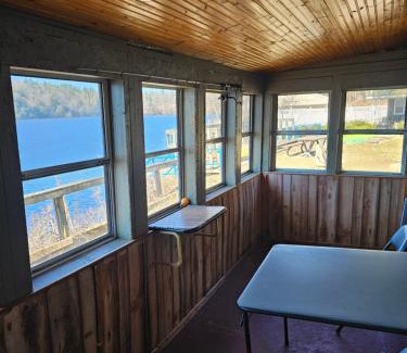 Newaygo Apartamento | Castaway Cottage on Croton Pond #4