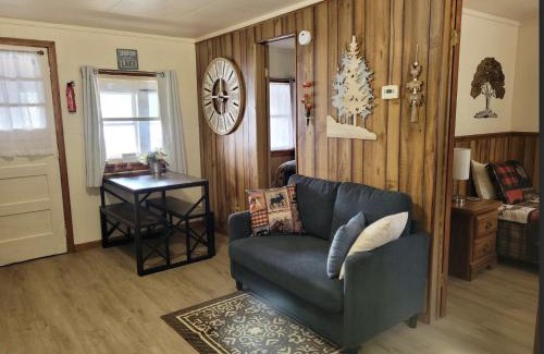 Newaygo Apartamento | Castaway Cottage on Croton Pond #4