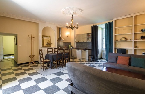 Chalais Apartamento | Apartamento castillo Chaleix bosque