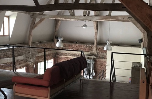 Humieres Casa | Castle's Cottage rodeado de naturaleza, ideal para niños de todas las edades.