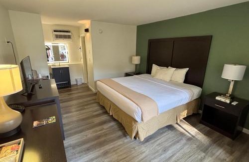 Maggie Valley Hotel | Castlewood Inn