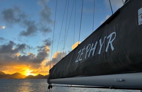 Grand Case Alquiler De Eote | CATAMARAN ZEPHYR NUIT AU MOUILLAGE Diner, nuit et petit-déjeuner inclus