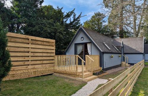 Almondbank Casa | Cear 2- Private Hot Tub- Perth-Pet Friendly Lodge