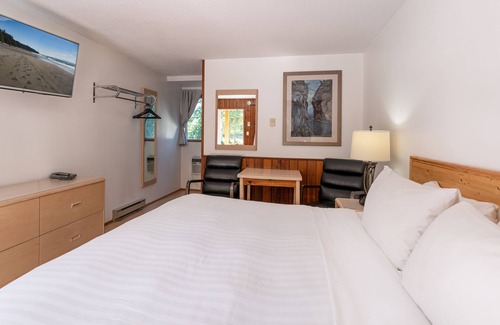 East Kootenay Hotel | Cedar Motel