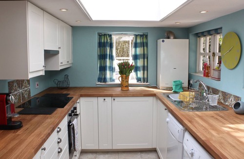 New Forest District Cabaña | Cabaña cubierta con paja en el propio jardín, en terrenos de la casa del propietario cercanos