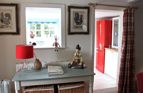 New Forest District Cabaña | Cabaña cubierta con paja en el propio jardín, en terrenos de la casa del propietario cercanos