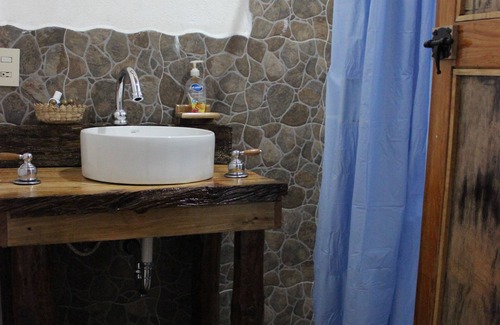Jocotitlán Hotel | Comoda y acogedora recamara Cedro en casa del siglo XVII a 30 min. de Toluca