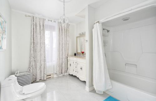 Lachine Villa | Centennial 6-Bedroom Waterfront Palace Sleeps 14