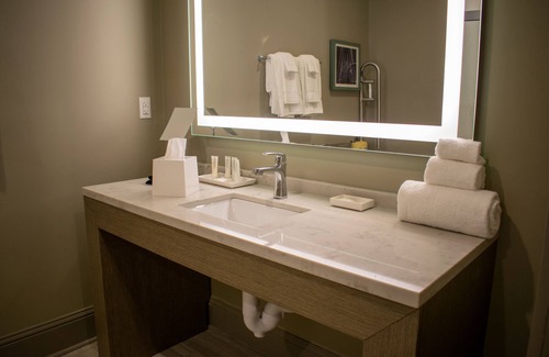 Gulfport Hotel | Centennial Plaza Resort Gulfport