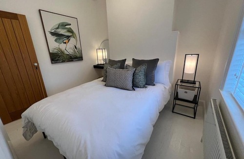 Chester Casa | Central Cottage With Parking By Cheshire Escapes