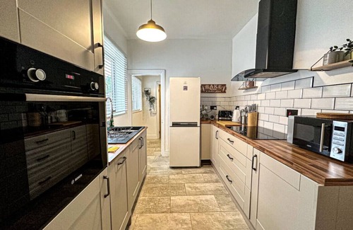 Northampton Casa | 🌟Central House - Free Parking + Pool Table + Wifi🌟