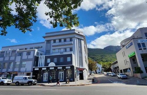 Paarl Apartamento | Central located on the Main rd, fully equiped apartment.