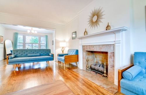 East Memphis Cabaña | Central Memphis Home: MCM Decor, Walk to Midtown!