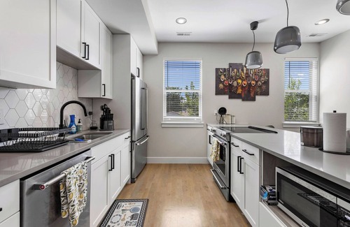 University Hills Casa | Central Modern Denver Townhome w Private Rooftop Near DU