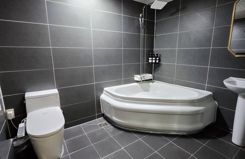 Ingye-dong Hotel | Central Plaza Hotel