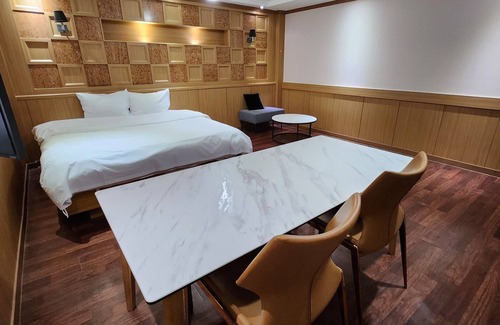 Ingye-dong Hotel | Central Plaza Hotel