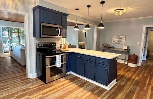 Valdosta Casa | Centrally located fully renovated home, walkable to VSU & SGMC.