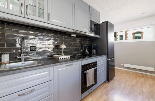 Kristiansand Apartamento | Centrally located in Kvadraturen with 3 large bedrooms, balcony and parking space