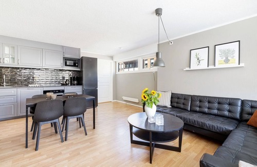 Kristiansand Apartamento | Centrally located in Kvadraturen with 3 large bedrooms, balcony and parking space