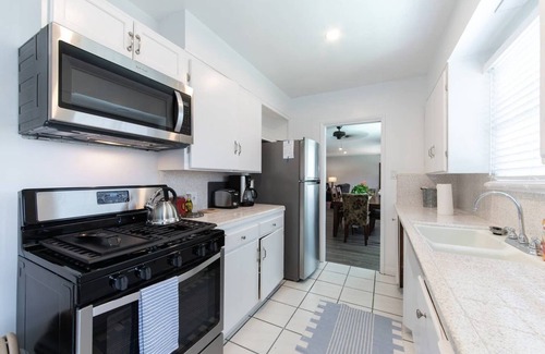 Eastside Casa | Centrally located in Long Beach, between LA and Orange County-with dipping Pool.