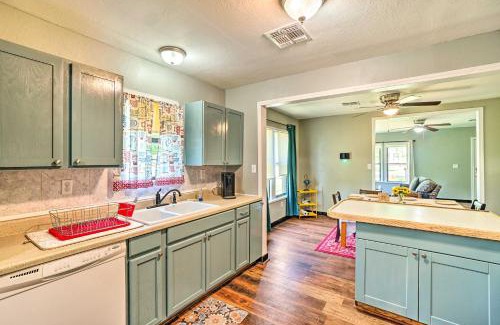 Lawton Casa | Centrally Located Lawton Home Dogs Welcome!