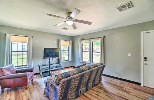 Lawton Casa | Centrally Located Lawton Home Dogs Welcome!