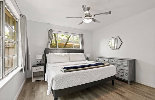 Spring Branch West Casa | Centrally located remodeled home close to downtown and airport!