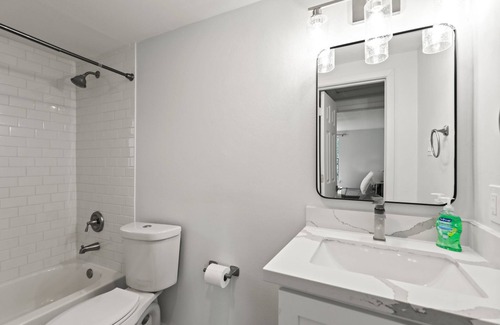 Spring Branch West Casa | Centrally located remodeled home close to downtown and airport!