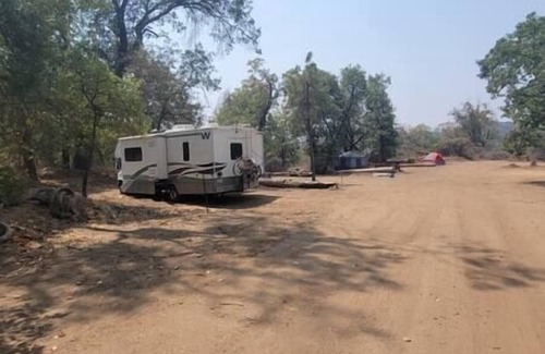 Pinehurst Alquiler De RV | CG13 Sml Campsite/Shower | Kings Canyon/Sequoia NP