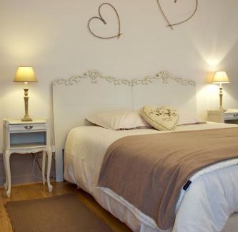 Bourg-de-Thizy Casa | Château de Laforest - Les Hébergements