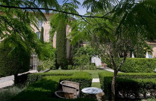 Uchaux Hotel | Château De Massillan