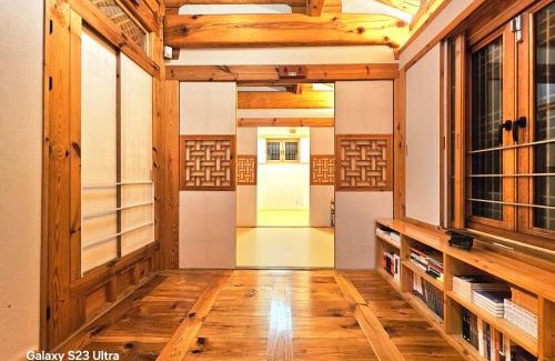 Jingwan-dong Cabina | Chaehyodang Hanok Stay