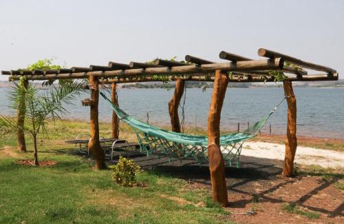 Delfinopolis Chalet De Esquí | Chale com vista e acesso ao Rio Grande - MG