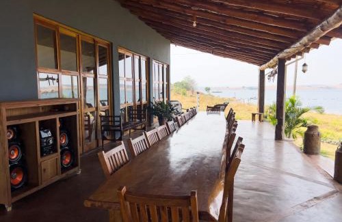 Delfinopolis Chalet De Esquí | Chale com vista e acesso ao Rio Grande - MG