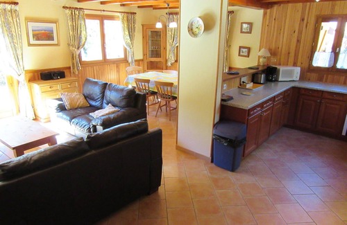 Lachapelle-Auzac Chalet De Esquí | Chalet de madera en los bosques del valle del Dordoña