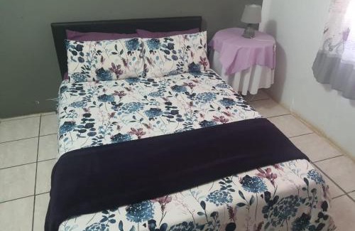 Broederstroom Chalet De Esquí | Chalet 3 at Cynthias Country