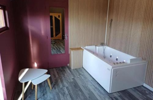 Saint-Loup-Terrier Chalet De Esquí | Chalet avec bain à remous à Saint-Loup-Terrier