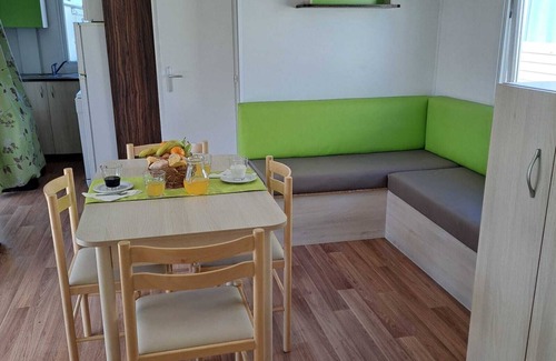 Burinhosa Chalet De Esquí | Chalet 'Bungalow T3 V - 15 Min From Nazaré' con piscina compartida, terraza y aire acondicionado