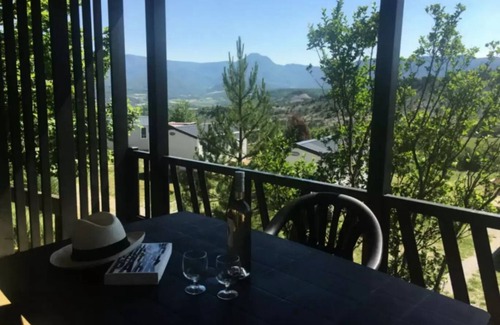 Rosans Chalet De Esquí | Chalet Comfort "Noumea" + CLIM 25m2 (Modell 1) - 2 Schlafzimmer + 12m2 überdachte Terrasse + TV 5 Personen