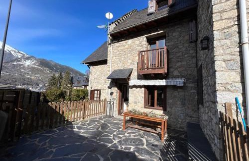 Vielha Chalet De Esquí | Chalet con encanto Jardín y Parking Privado