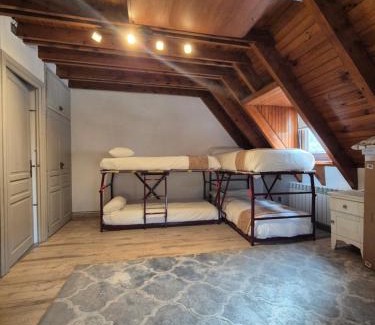 Vielha Chalet De Esquí | Chalet con encanto Jardín y Parking Privado