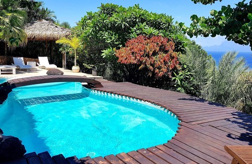 Punaauia Chalet De Esquí | Chalet de Tahiti - unique architecture swimming pool and lovely views
