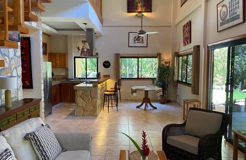 Caldera Chalet De Esquí | Chalet en medio de la naturaleza, con hermosa vista al río y senderismo.