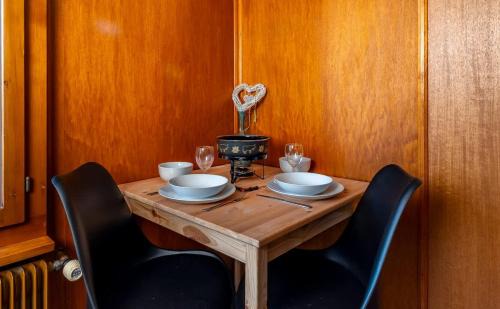 Spiez Apartamento | Chalet In The Countryside Kitchen Parking Lot