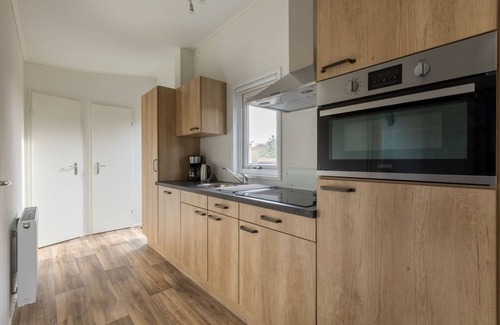 Breezand Casa | Chalet in Vrouwenpolder near Banjaard Beach