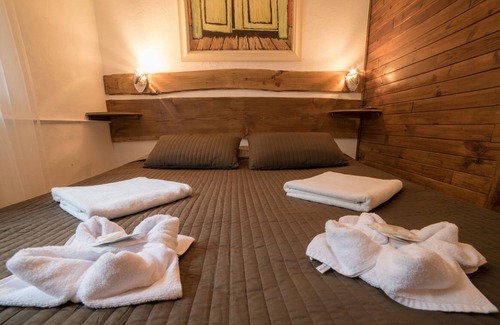 Jausiers Casa | Chalet Les Moineaux : Gites et Chambres d'Hotes