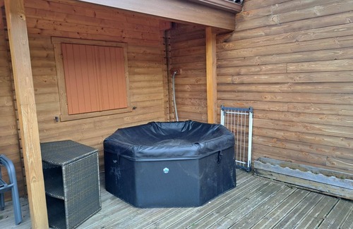 Saint-Flour Apartamento | Gites Salers *** Piscina climatizada de sal de abril a noviembre y Spa de noviembre a abril