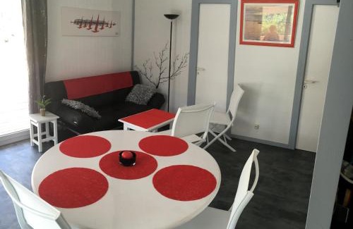 Le Porge Chalet De Esquí | Chalet orange naturiste la Jenny