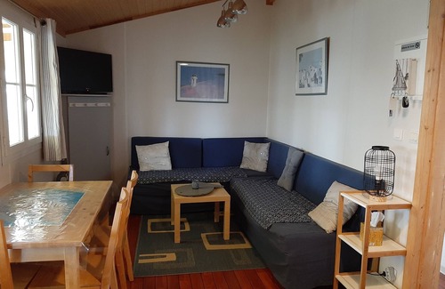 Saint-Pierre-d'Oleron Chalet De Esquí | CHALET SAINT PIERRE D'OLERON IN PRIVATE RESIDENCE 4/6 PEOPLE WITH SWIMMING POOL